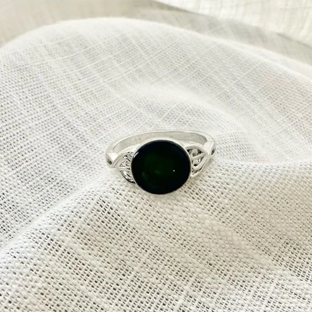 Round mood ring (changes color)